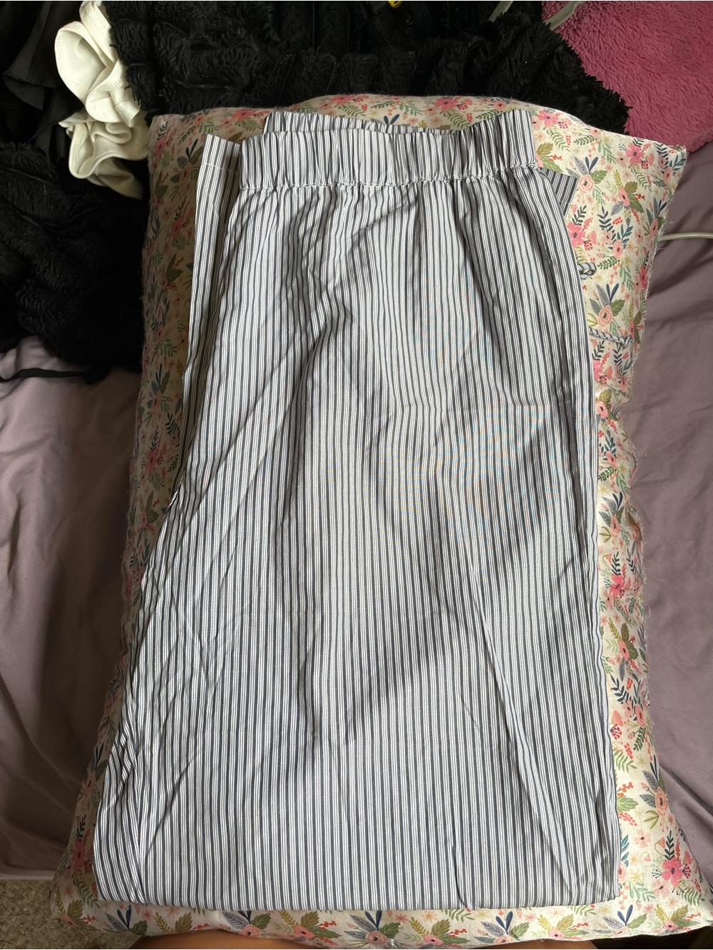 Striped Casual Pants in White and Navy
